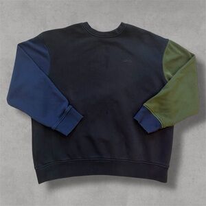 Vintage Levis Navy & Green Colorblock Crewneck Sweatershirt w/ Embroidered Logo